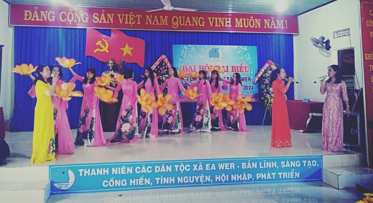 Văn nghệ chào mừng Đại hội